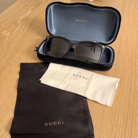 Gucci Oversized Glasses main image 8